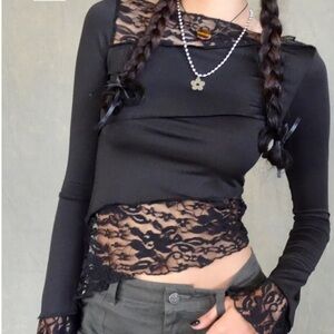 Motel Rocks Black Lace-Trim Long Sleeve Crop Top